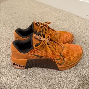 Nike Macon 9